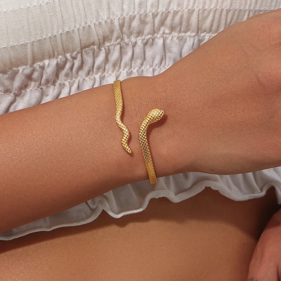 18K GOLD ADJUSTABLE BANGLE CUFF BRACELET, NICE BRACELET, CUTE BRACELET - Picture 2 of 7